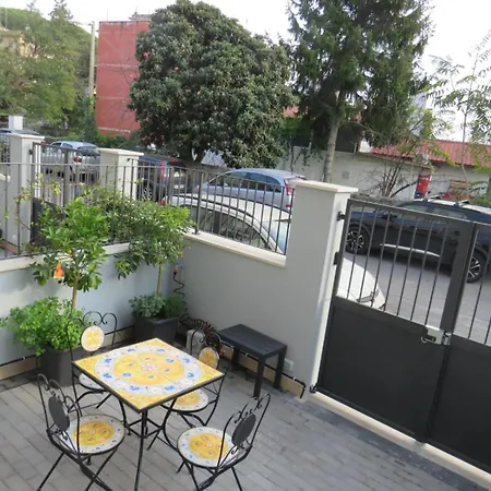 Appartement Rebibbia Guest Art Metro B